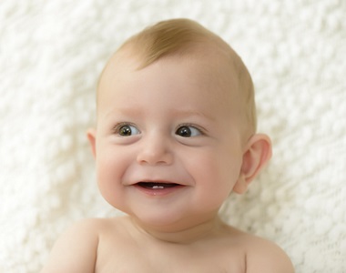 Předmléčné zuby: Co když se objeví zoubky miminku již při narození nebo měsíc po?