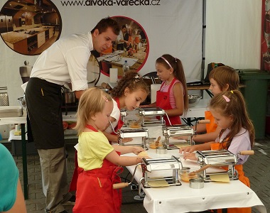 Kurzy vaření pro děti a mládež – Studio Divoká vařečka